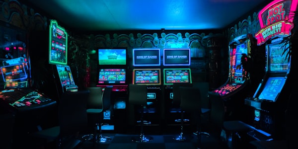 英雄联盟全球总决赛电竞比赛现场 - 选手专注操作